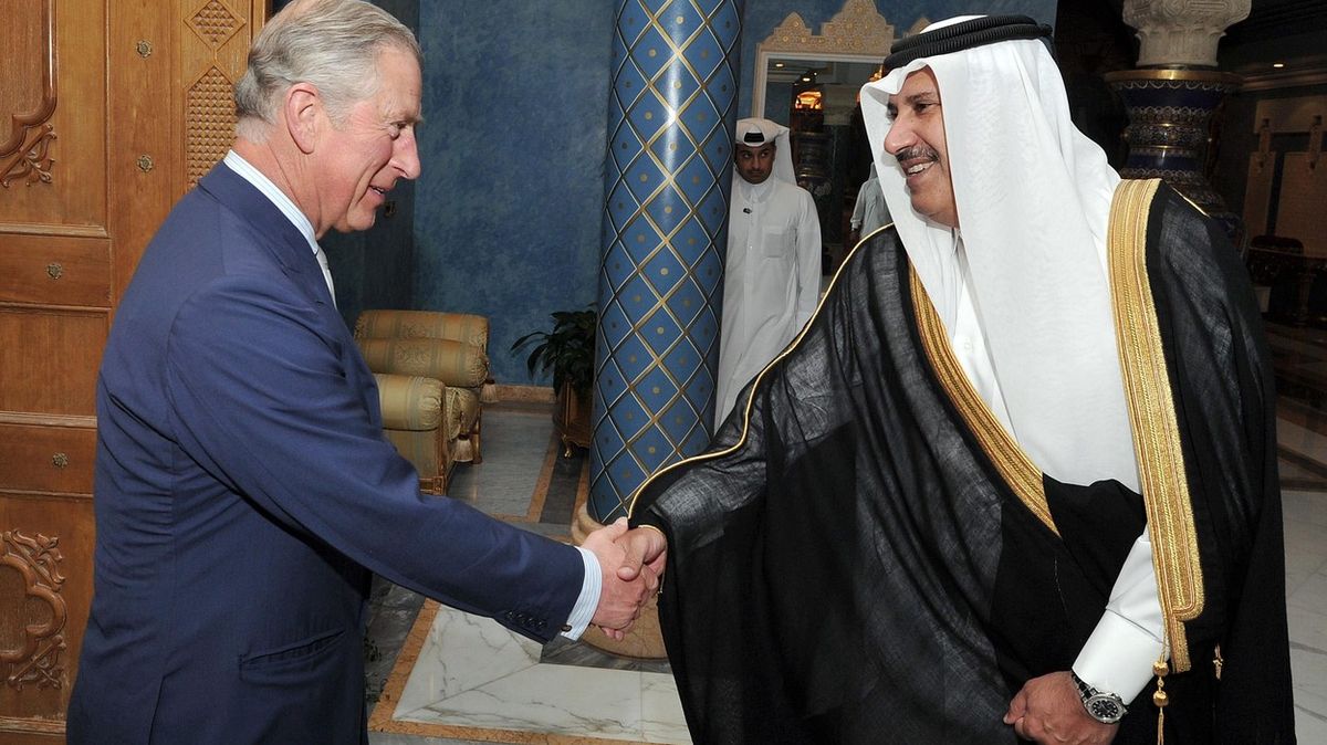 Princ Charles přijal od katarského expremiéra kufřík s milionem eur